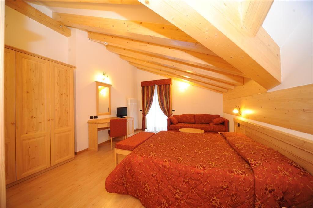 Hotel Canada بينْسولُ الغرفة الصورة